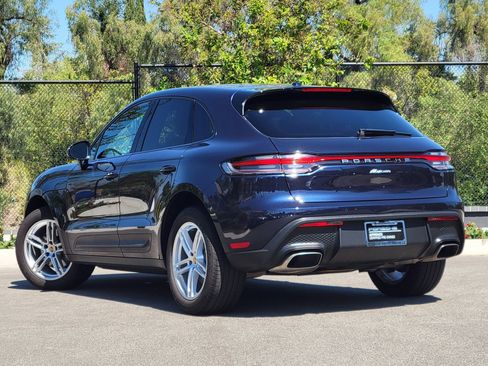 Certified 2023 Porsche Macan image 3