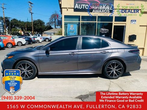 Used 2018 Toyota Camry SE FWD image 9