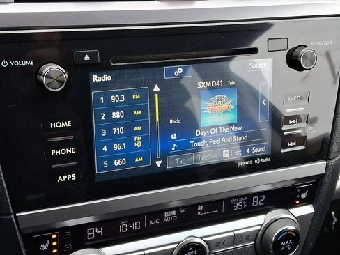 Used 2017 Subaru Outback 2.5i Premium image 16