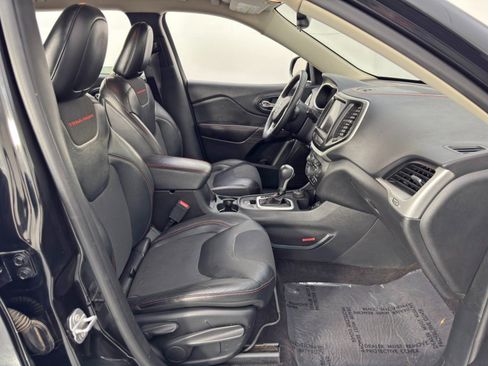 Used 2017 Jeep Cherokee Trailhawk w/ Cold Weather Group image 14