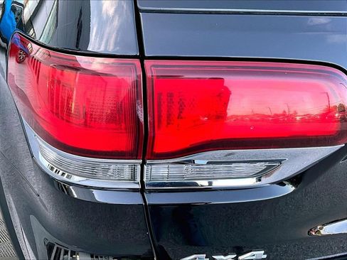 Used 2021 Jeep Grand Cherokee Limited AWD/4WD image 31