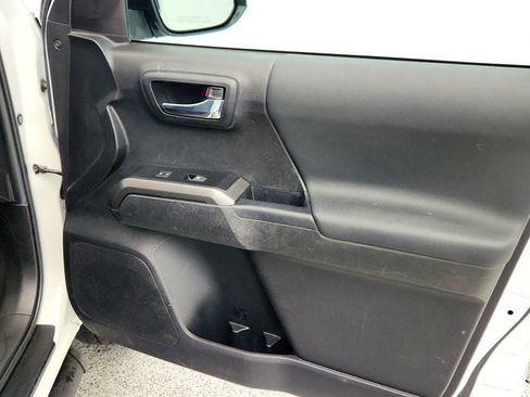 Used 2022 Toyota Tacoma TRD Sport image 24