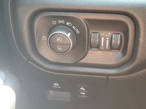 Used 2025 RAM 1500 Big Horn AWD/4WD image 18