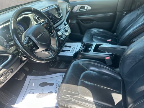 Used 2018 Chrysler Pacifica Touring-L Plus w/ S Appearance Package FWD image 11