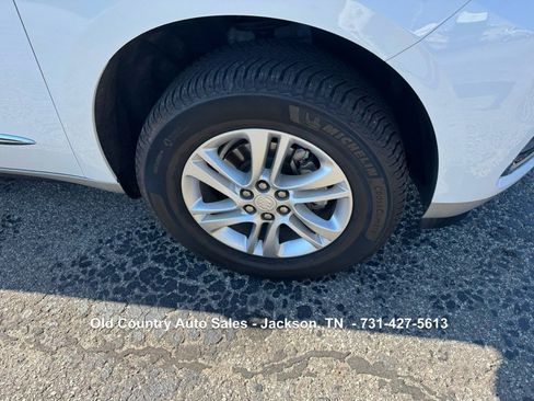 Used 2020 Buick Enclave Essence image 11