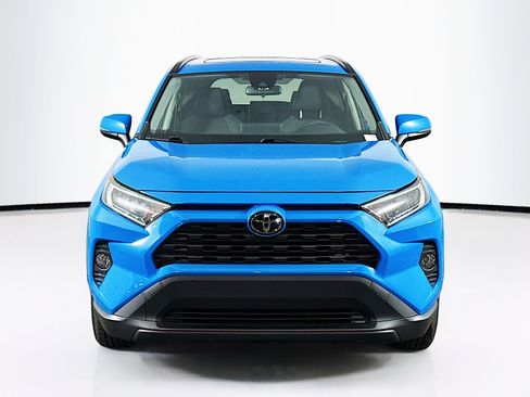Used 2019 Toyota RAV4 XLE w/ Convenience Package image 2