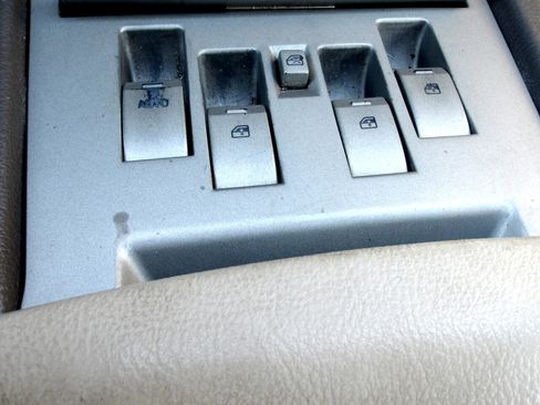 Used 2004 Lincoln Aviator AWD image 20