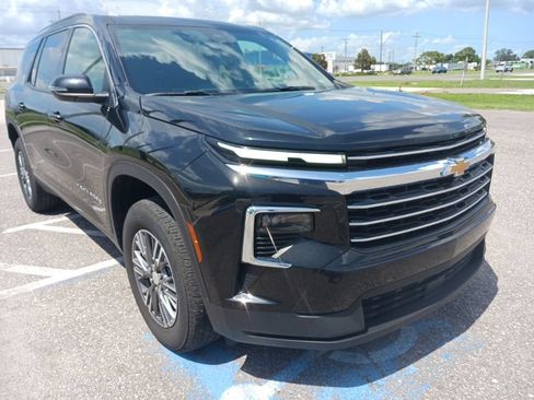 Used 2026 Chevrolet Traverse LT FWD image 1