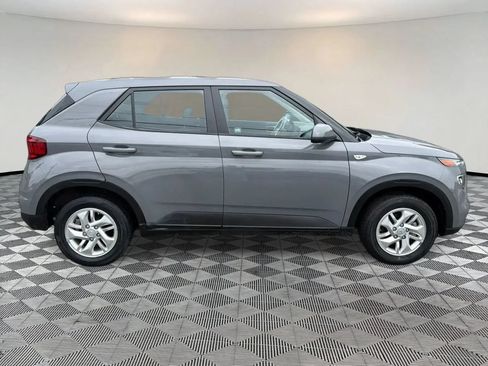 Used 2021 Hyundai Venue SE FWD image 8