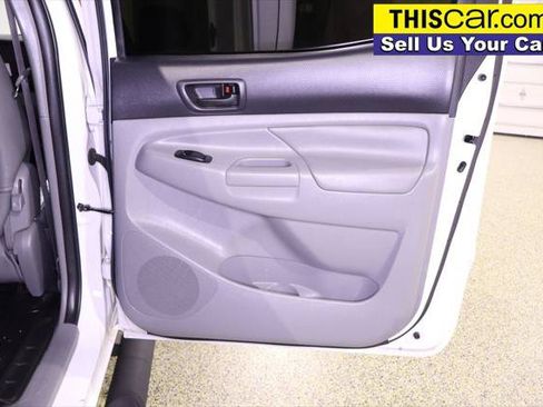 Used 2015 Toyota Tacoma PreRunner w/ SR5 Package RWD image 31