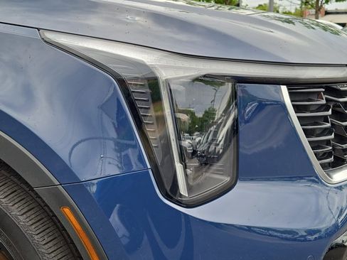 Used 2025 Kia Sorento EX w/ Panoramic Sunroof Package FWD image 4