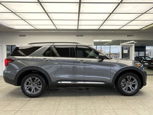Used 2025 Ford Explorer Active w/ Active Comfort Package image 4