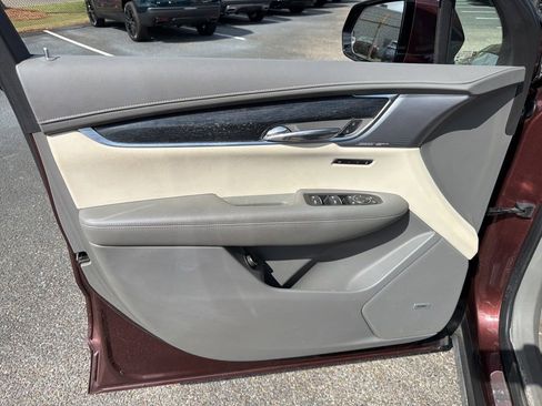 Used 2023 Cadillac XT6 Premium Luxury image 19