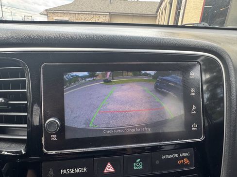 Used 2018 Mitsubishi Outlander SEL AWD/4WD image 38