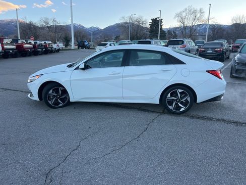 Used 2023 Hyundai Elantra Limited w/ Preferred Accessory Package image 12