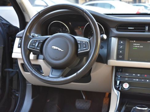 Used 2017 Jaguar XF Premium image 37