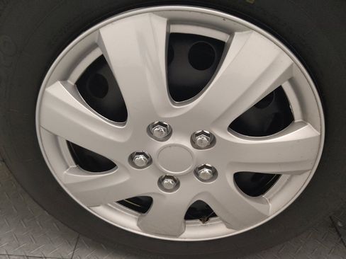 Used 2020 Chevrolet Sonic LT FWD image 31