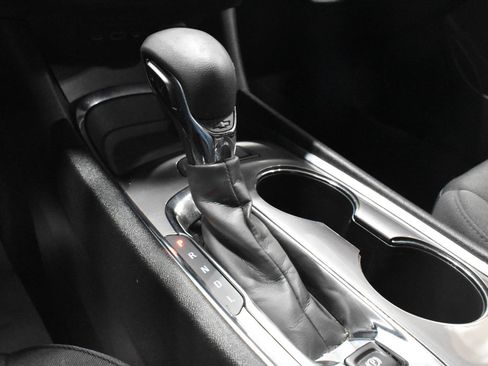 Used 2022 Chevrolet Malibu LT FWD image 19