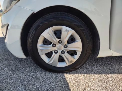 Used 2016 Hyundai Elantra SE FWD image 23