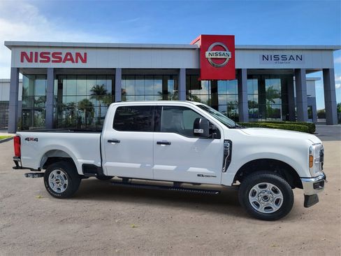 Used 2025 Ford F250 XLT image 3