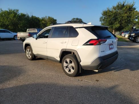 Used 2023 Toyota RAV4 LE AWD/4WD image 7