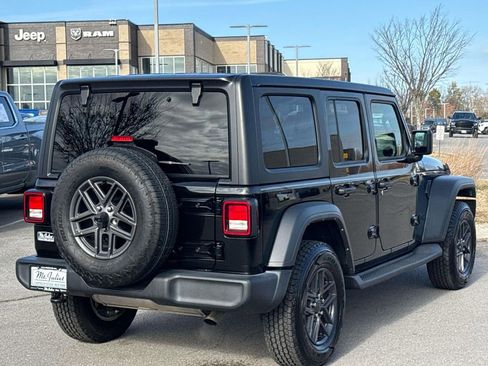 Used 2024 Jeep Wrangler Sport S image 9