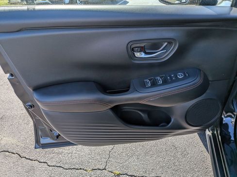 Used 2025 Honda HR-V Sport image 11