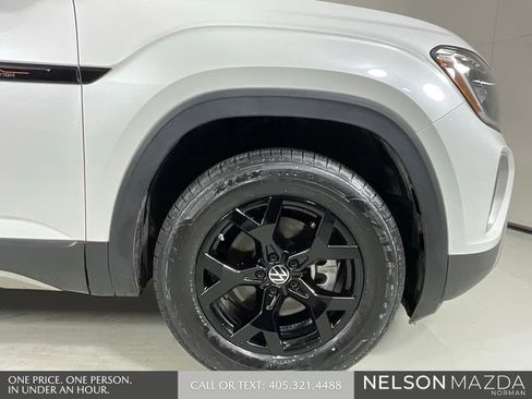 Used 2024 Volkswagen Atlas Peak Edition SEL image 10