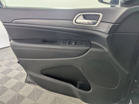 Used 2021 Jeep Grand Cherokee Laredo X image 31