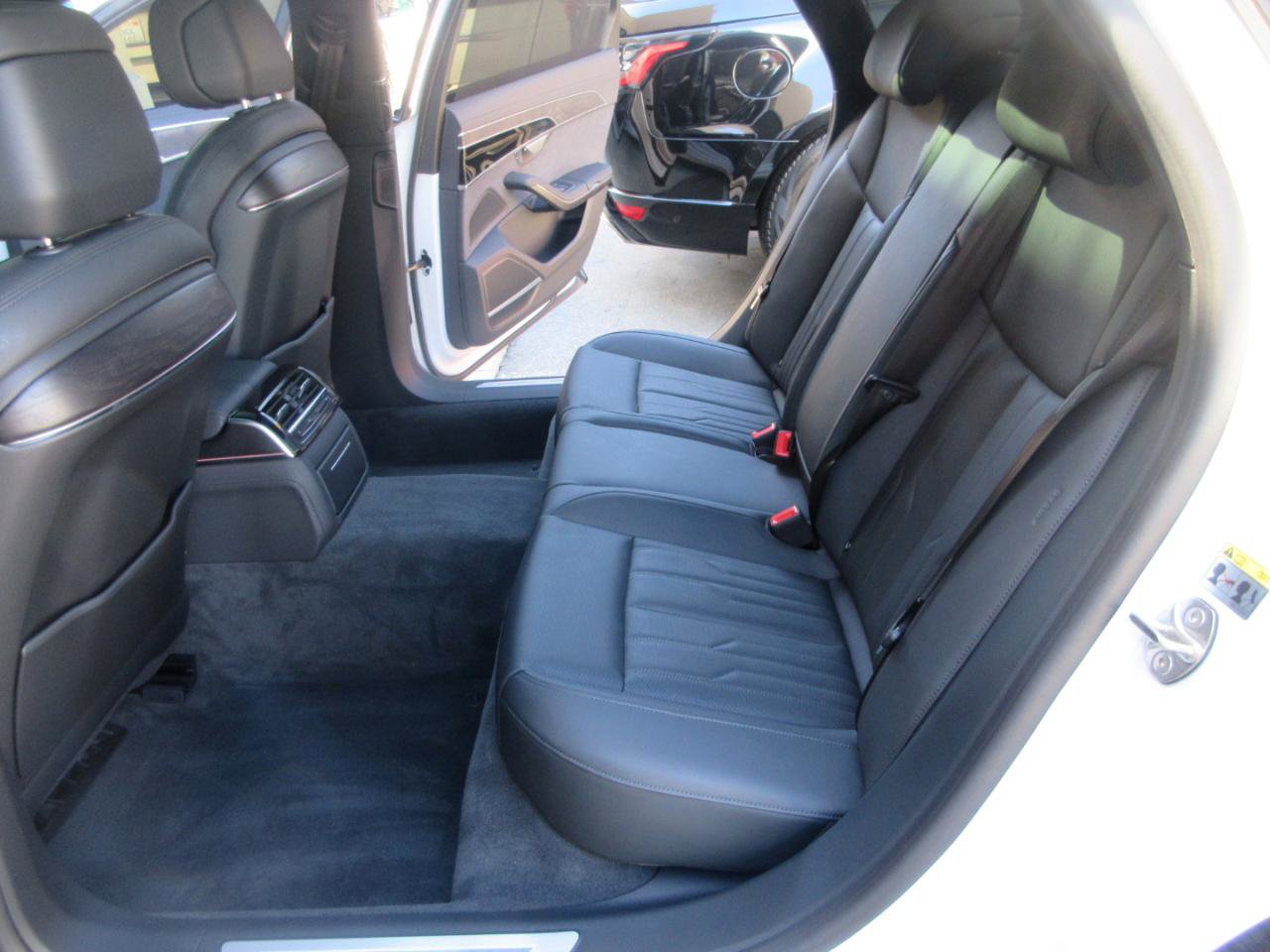 Used 2025 Audi A8 L 3.0T w/ EXECUTIVE PACKAGE w/ Executive Package AWD/4WD image 40
