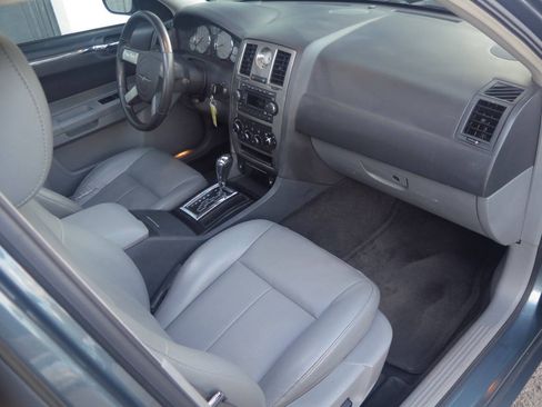 Used 2005 Chrysler 300 Touring RWD image 19
