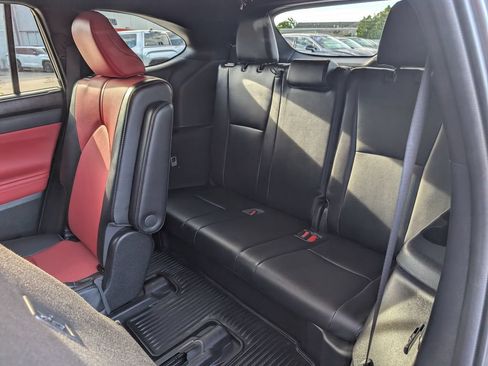 Used 2022 Toyota Highlander XSE AWD/4WD image 16