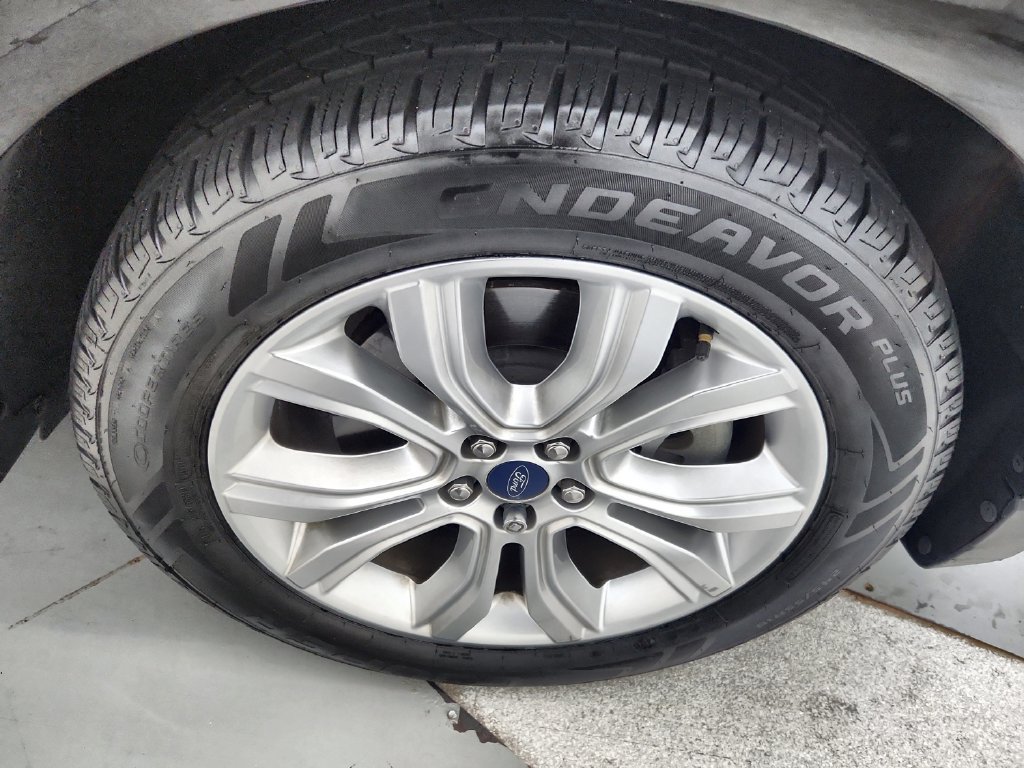 Used 2020 Ford Edge Titanium w/ Class II Trailer Tow Package AWD/4WD image 34