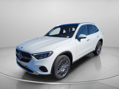 Certified 2026 Mercedes-Benz GLC 300 image 2