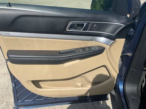 Used 2017 Ford Explorer XLT w/ Equipment Group 202A FWD image 9