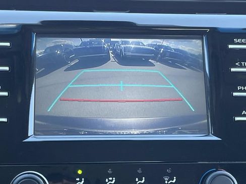 Used 2018 Toyota Camry LE FWD image 31