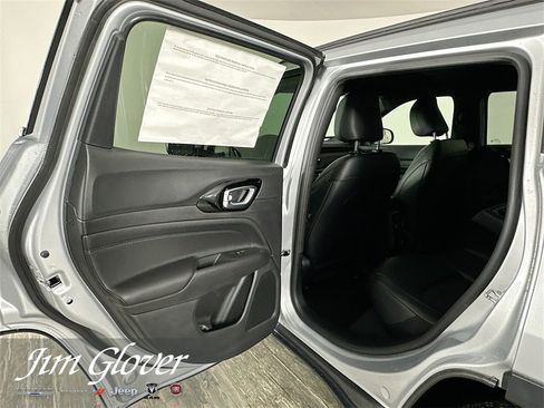 New 2026 Jeep Compass Latitude image 13