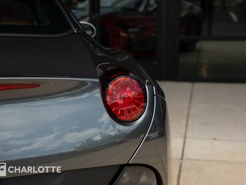 Used 2012 Ferrari California RWD image 19