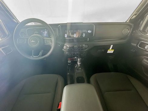 New 2025 Jeep Gladiator Rubicon w/ Convenience Group image 9