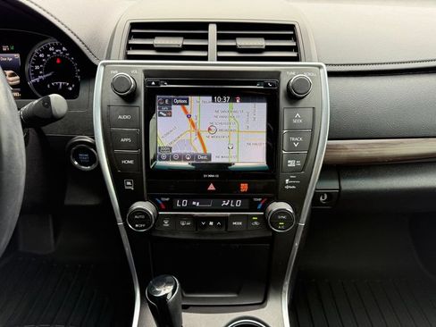 Used 2017 Toyota Camry XLE w/ Moonroof Package FWD image 19