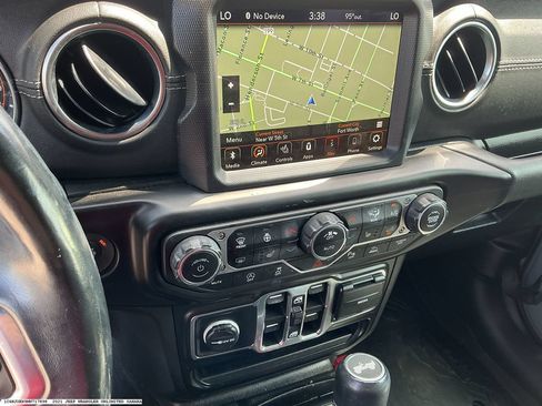 Used 2021 Jeep Wrangler Unlimited Sahara AWD/4WD image 9