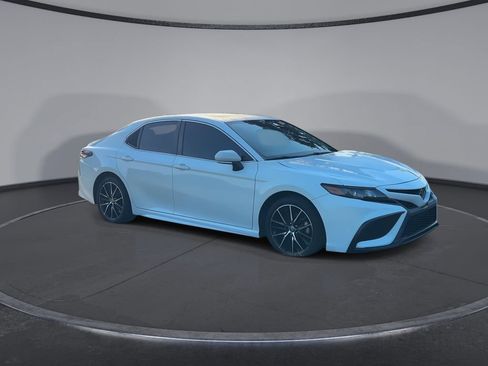 Used 2024 Toyota Camry SE w/ Convenience Package FWD image 2