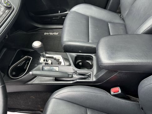 Used 2018 Toyota RAV4 Limited image 17