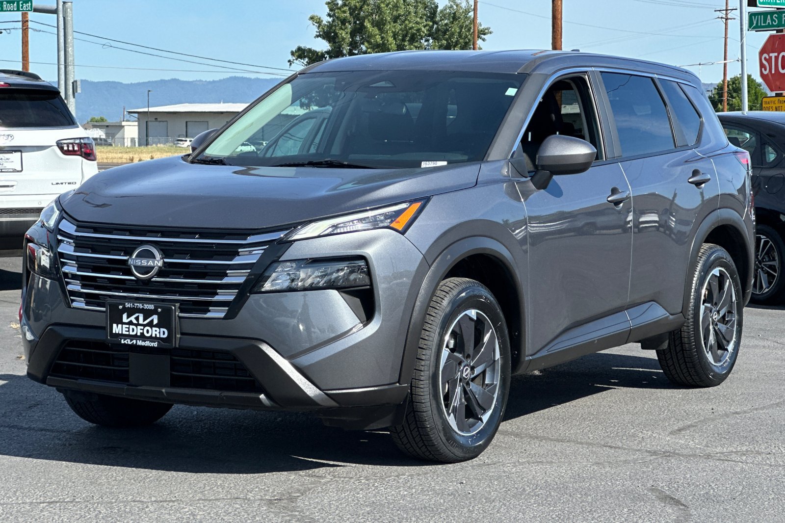 Used 2025 Nissan Rogue SV AWD/4WD image 9