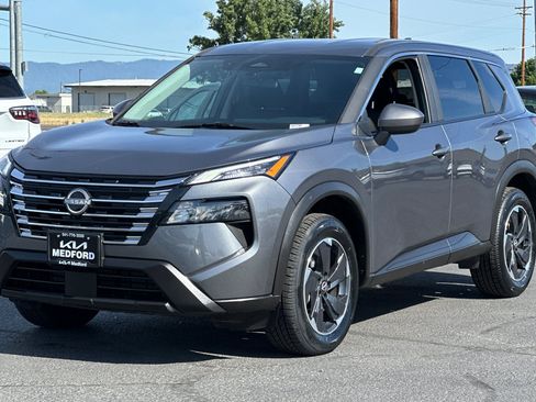 Used 2025 Nissan Rogue SV AWD/4WD image 9