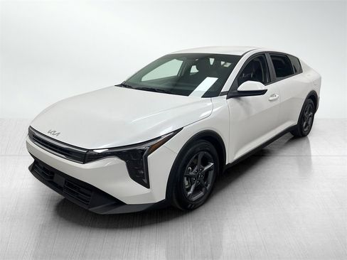 Used 2025 Kia K4 LXS image 2