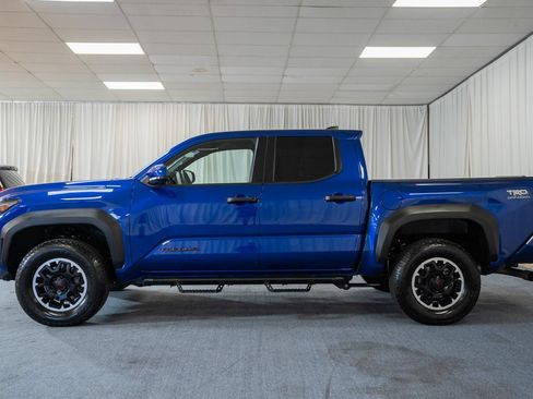 Used 2024 Toyota Tacoma TRD Off-Road AWD/4WD image 5