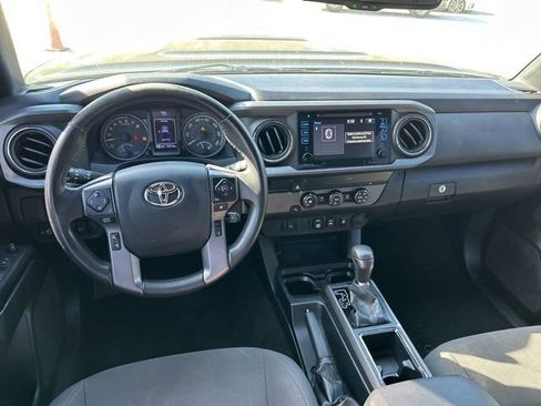 Used 2019 Toyota Tacoma TRD Sport image 10
