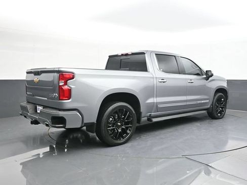 Used 2025 Chevrolet Silverado 1500 High Country AWD/4WD image 14