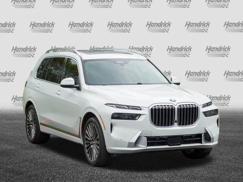Used 2024 BMW X7 xDrive40i w/ Premium Package AWD/4WD image 2
